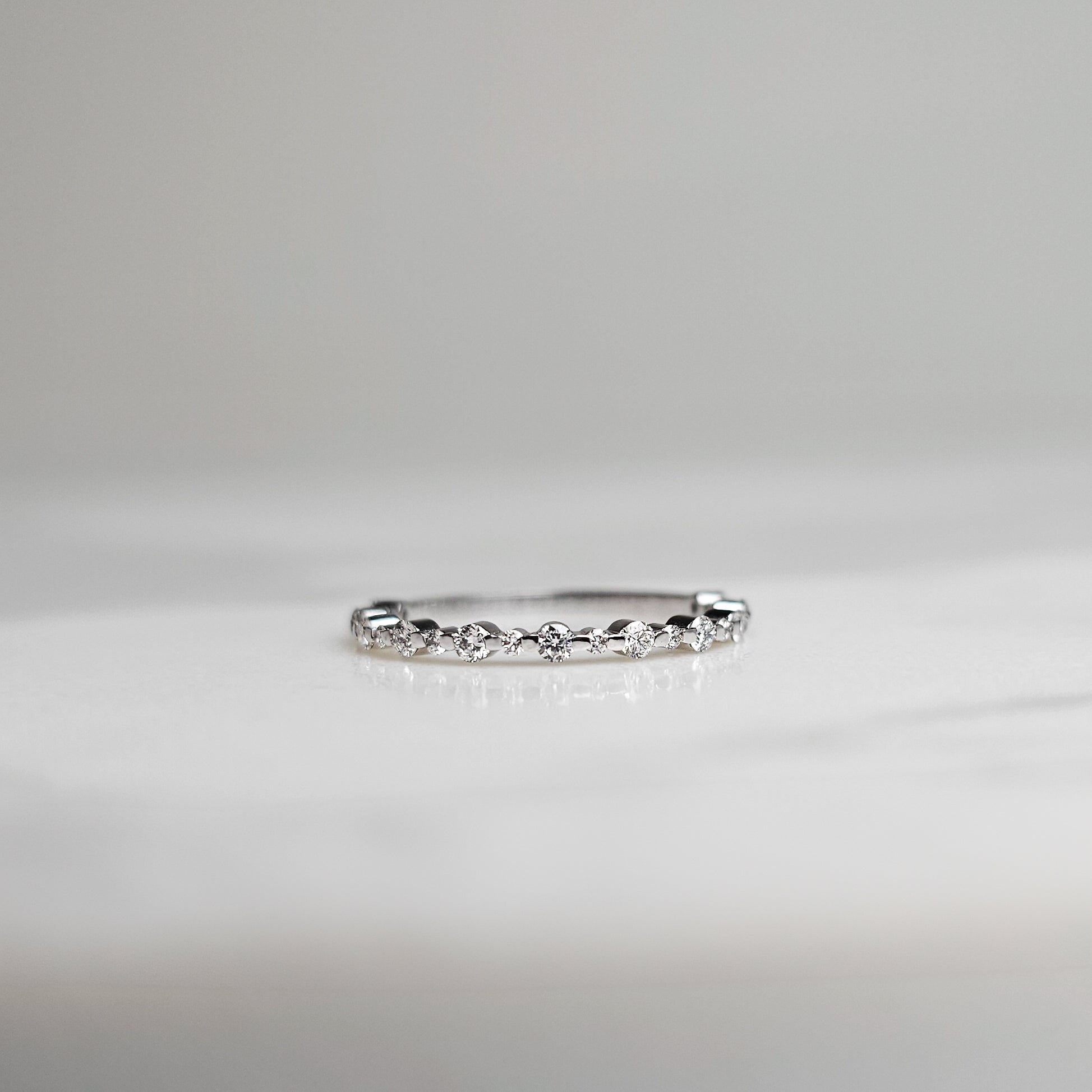 Diamond Floating Band with Alternating Sizes - Round Brilliant Cut