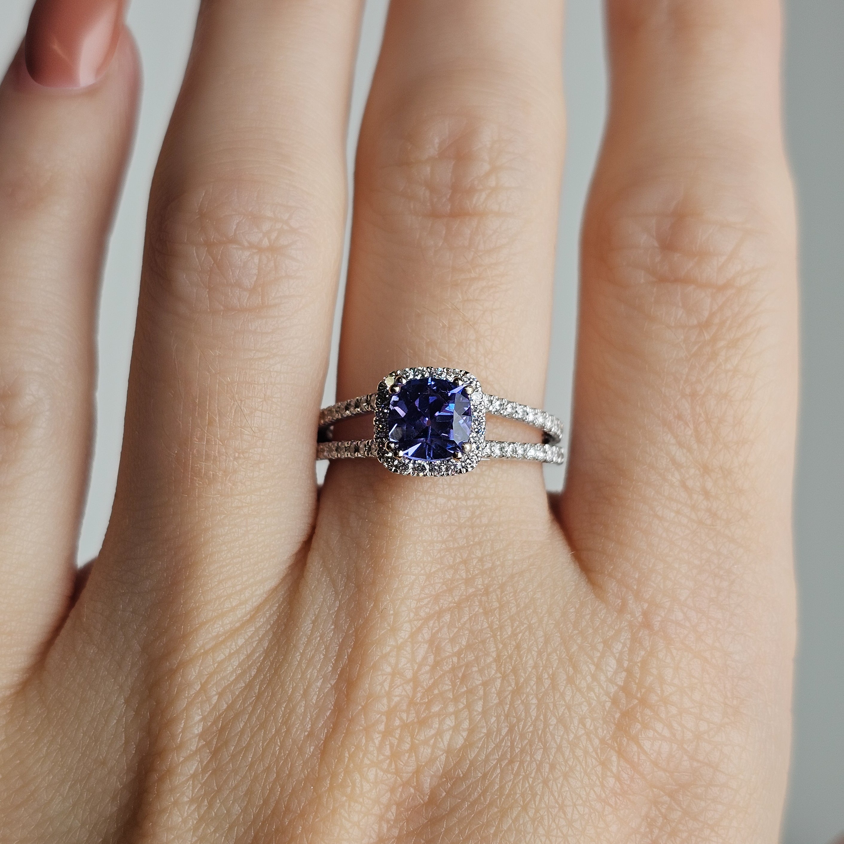 Tanzanite & Diamond Ring