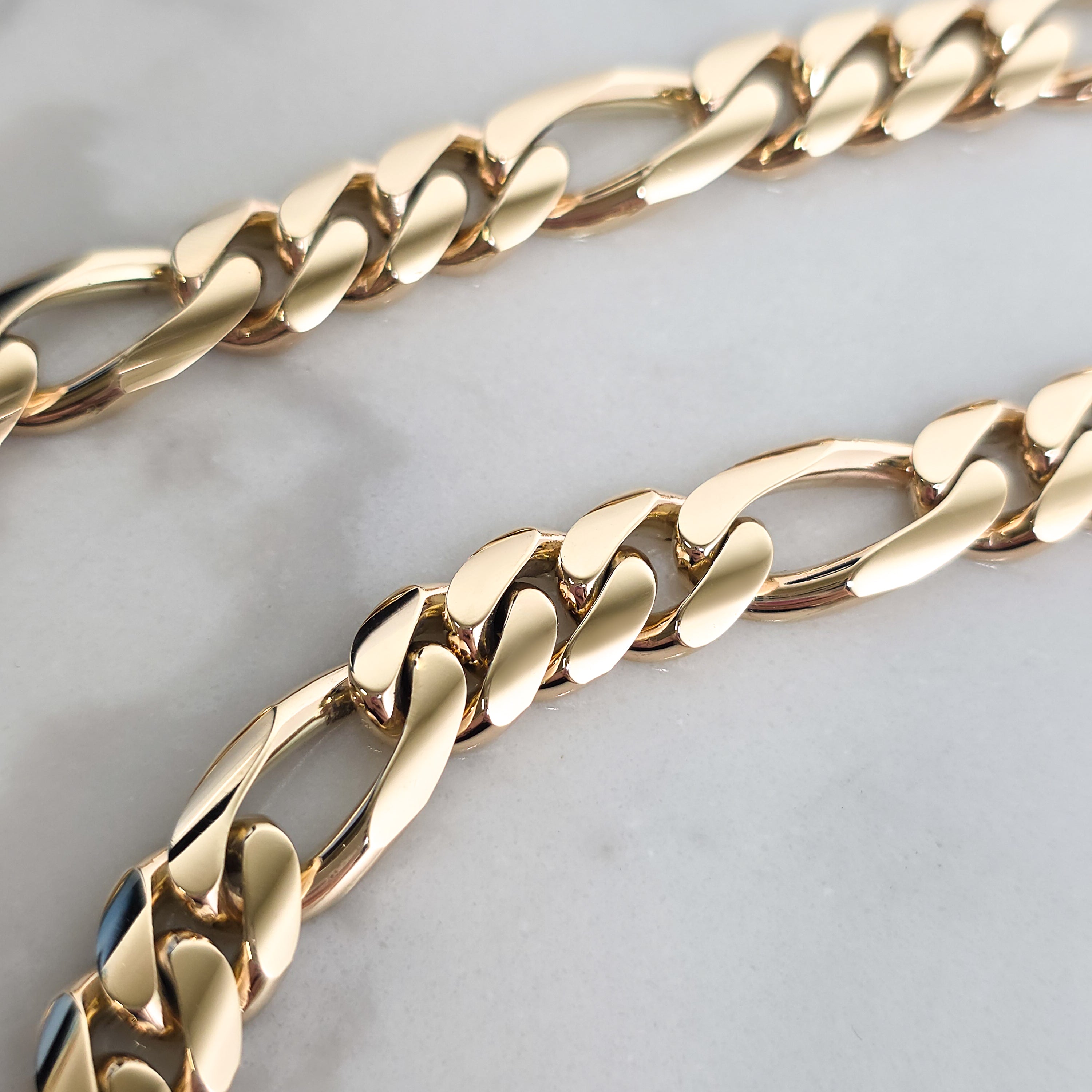 Custom │ Figaro Link Chain