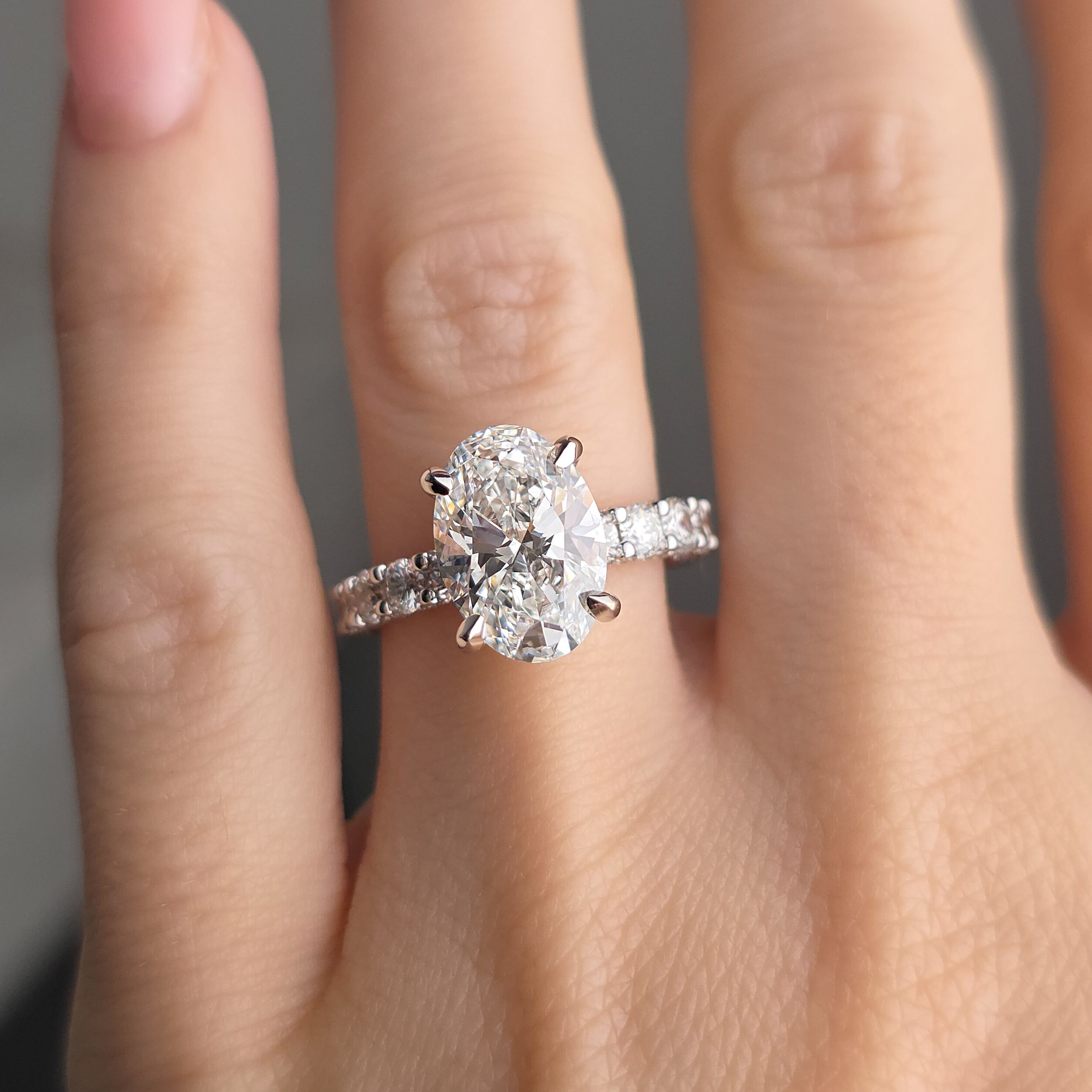 Oval Cut with U-Claw Pavé Engagement Ring