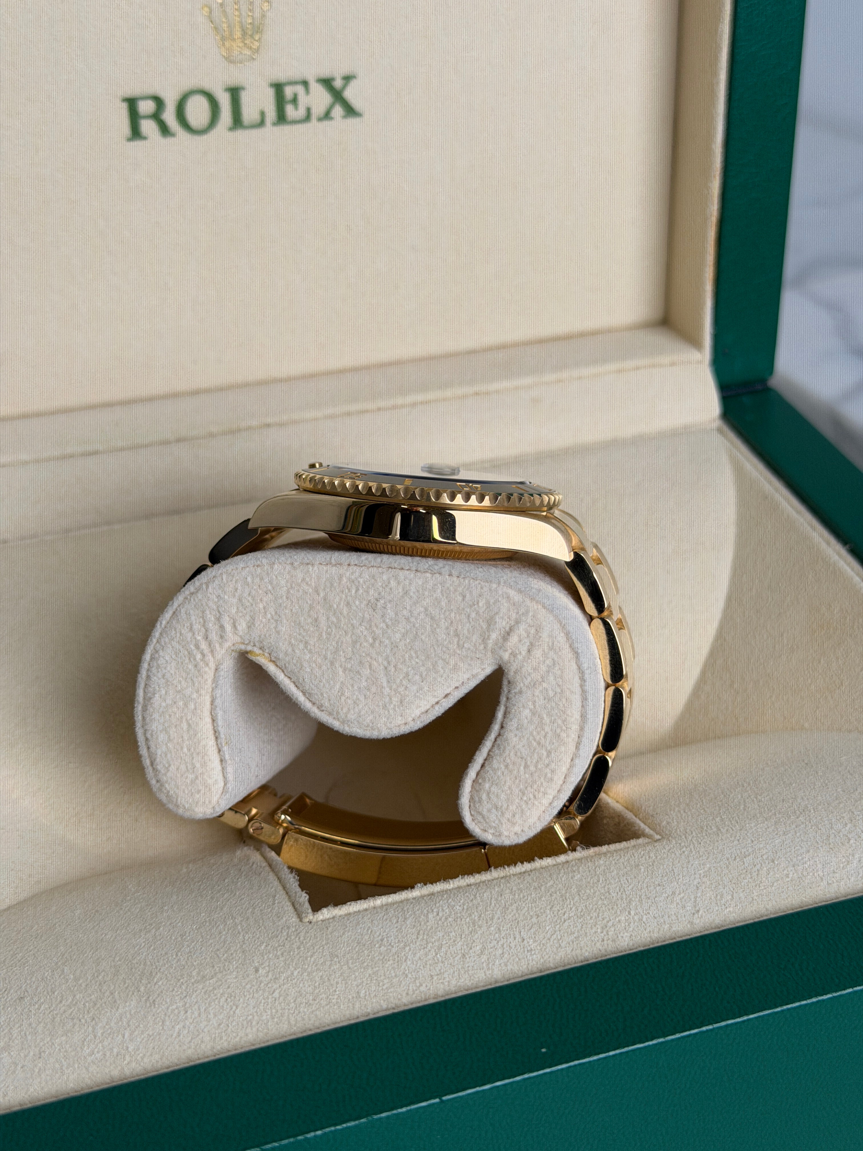 Rolex Submariner Solid Gold 126618LN