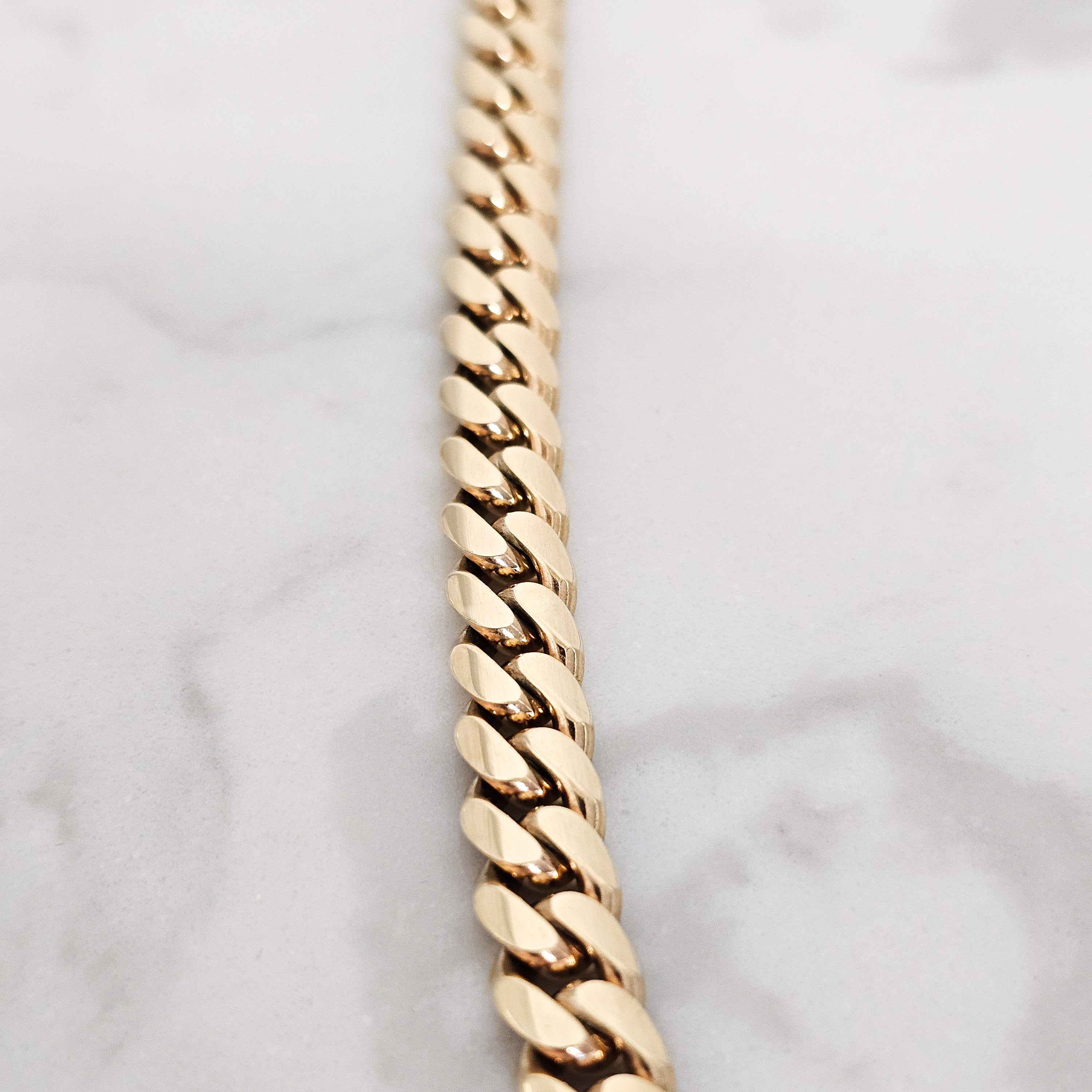 Cuban link chain close up link