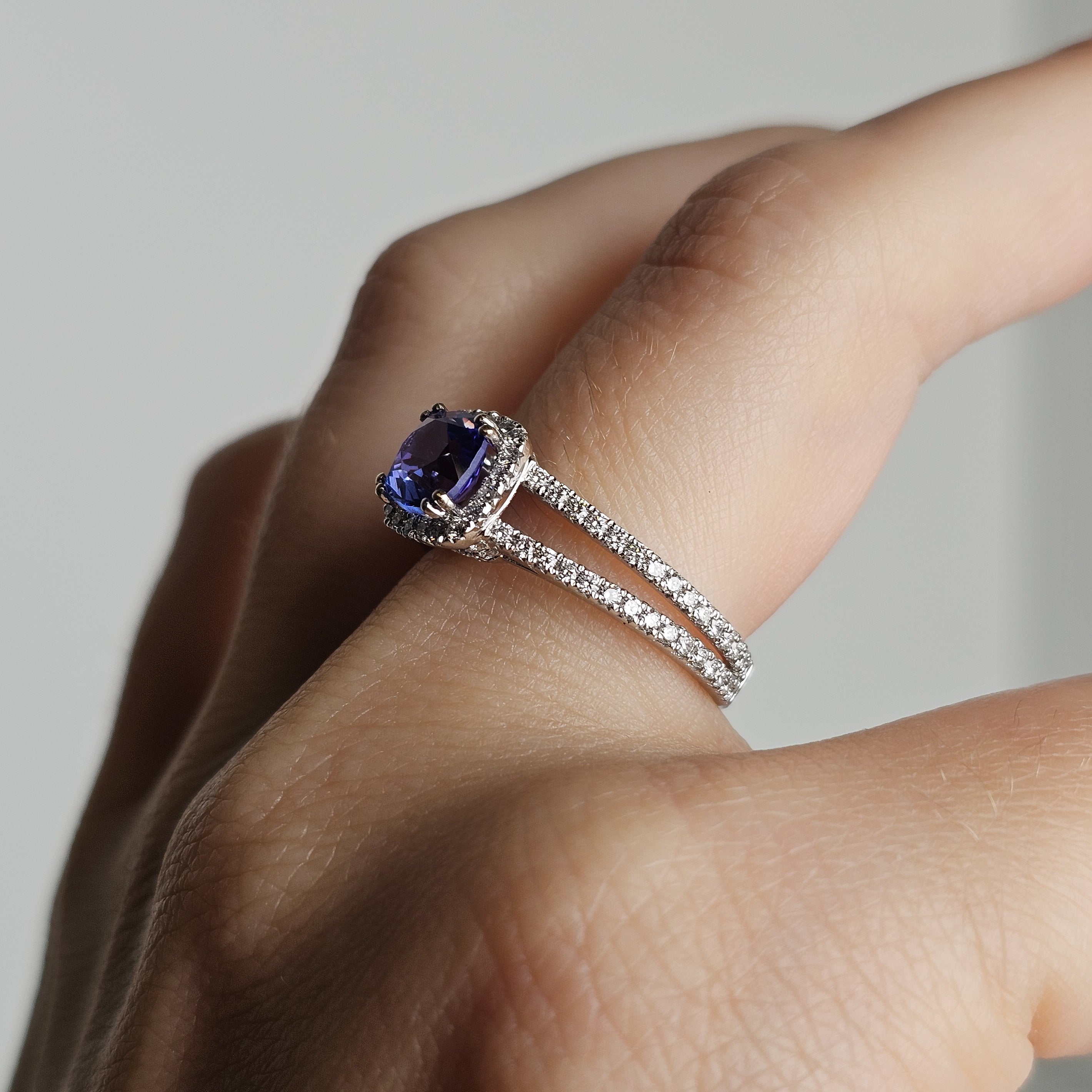 Tanzanite & Diamond Ring