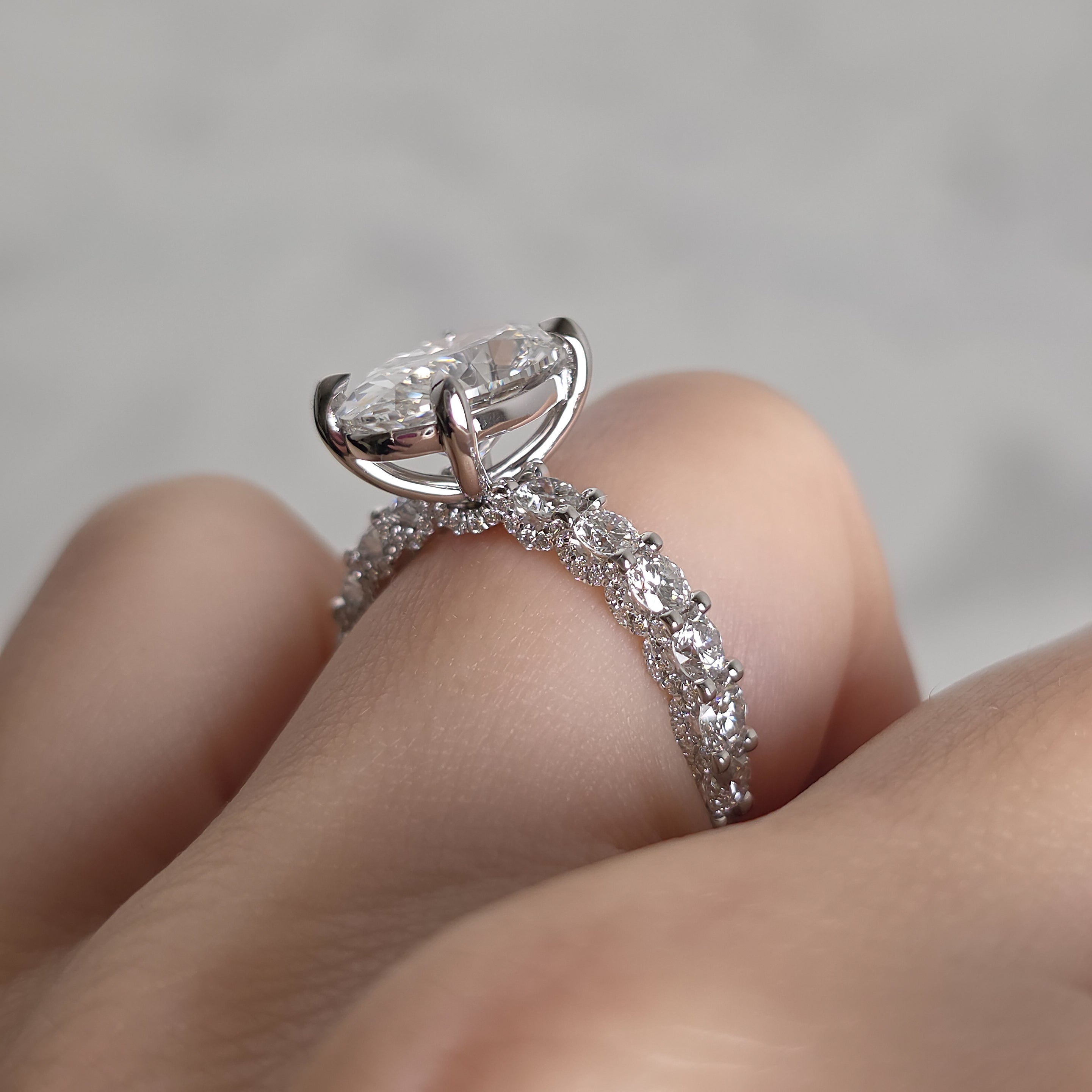 Oval Cut with U-Claw Pavé Engagement Ring