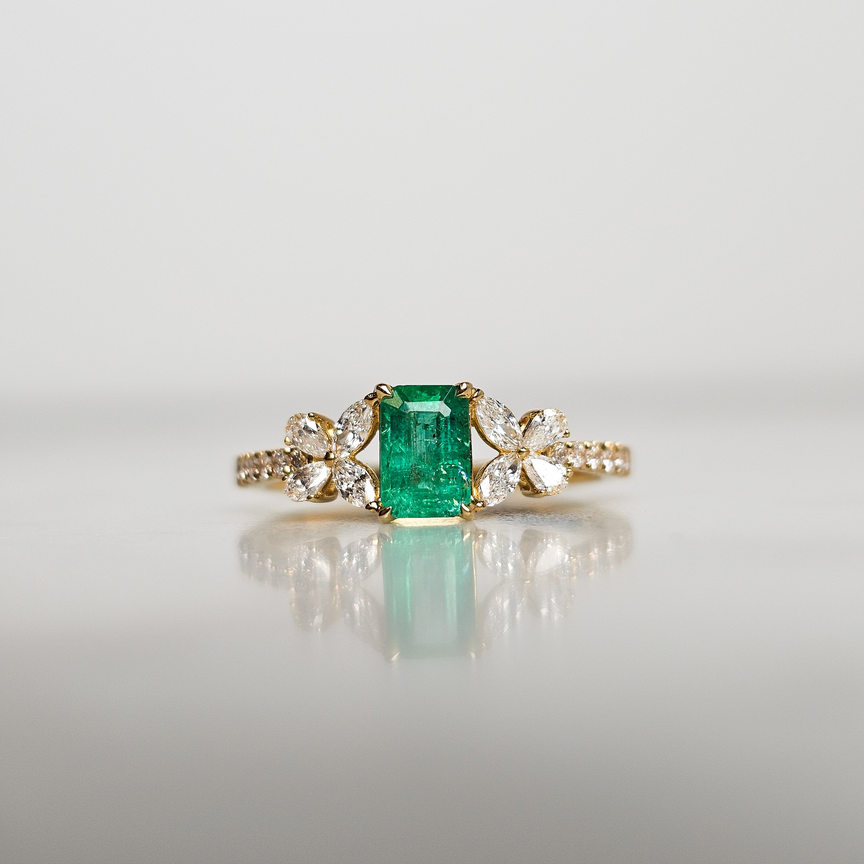 Emerald Ring with marquise diamond Butterflys